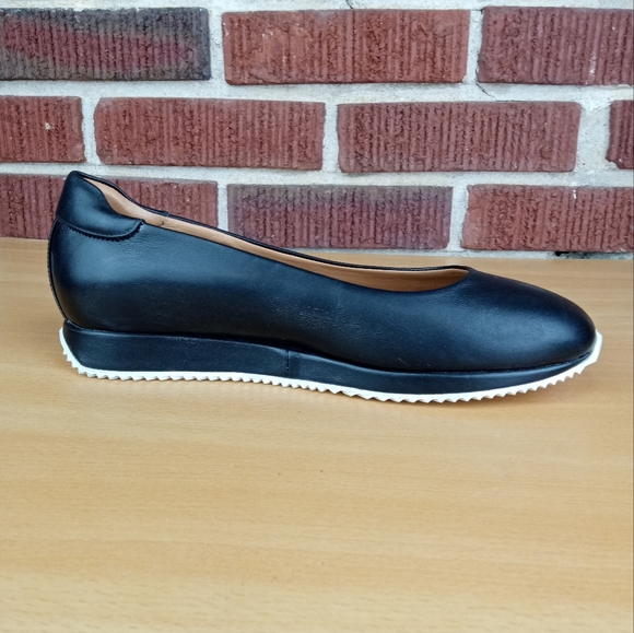 NWT Aquatalia 'Helaina' Weatherproof Genuine Leather Casual Flats in Black - Picture 8 of 11
